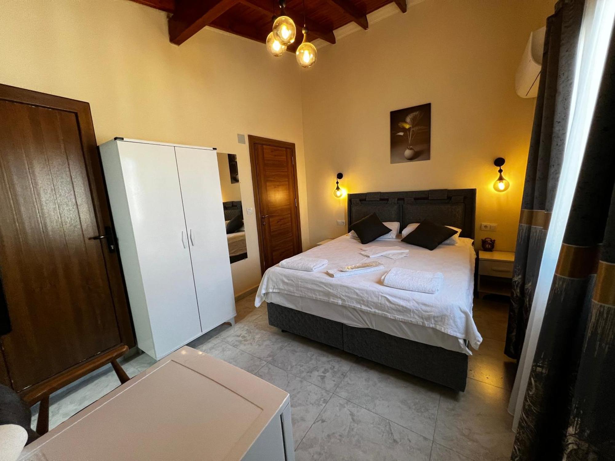 Ada Konak Otel Urla Esterno foto