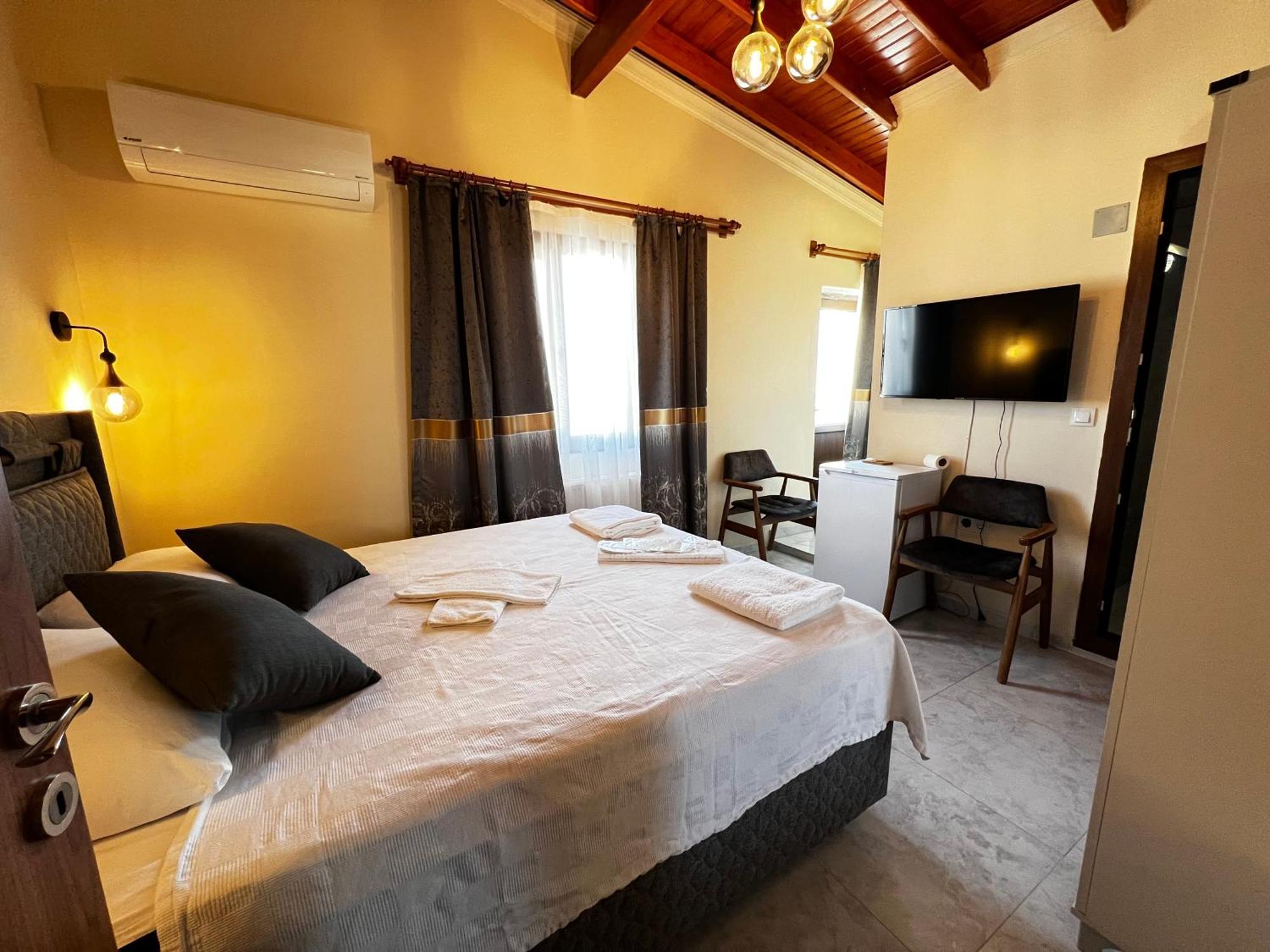 Ada Konak Otel Urla Esterno foto